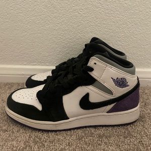 Mid "varsity purple"
Jordan 1s